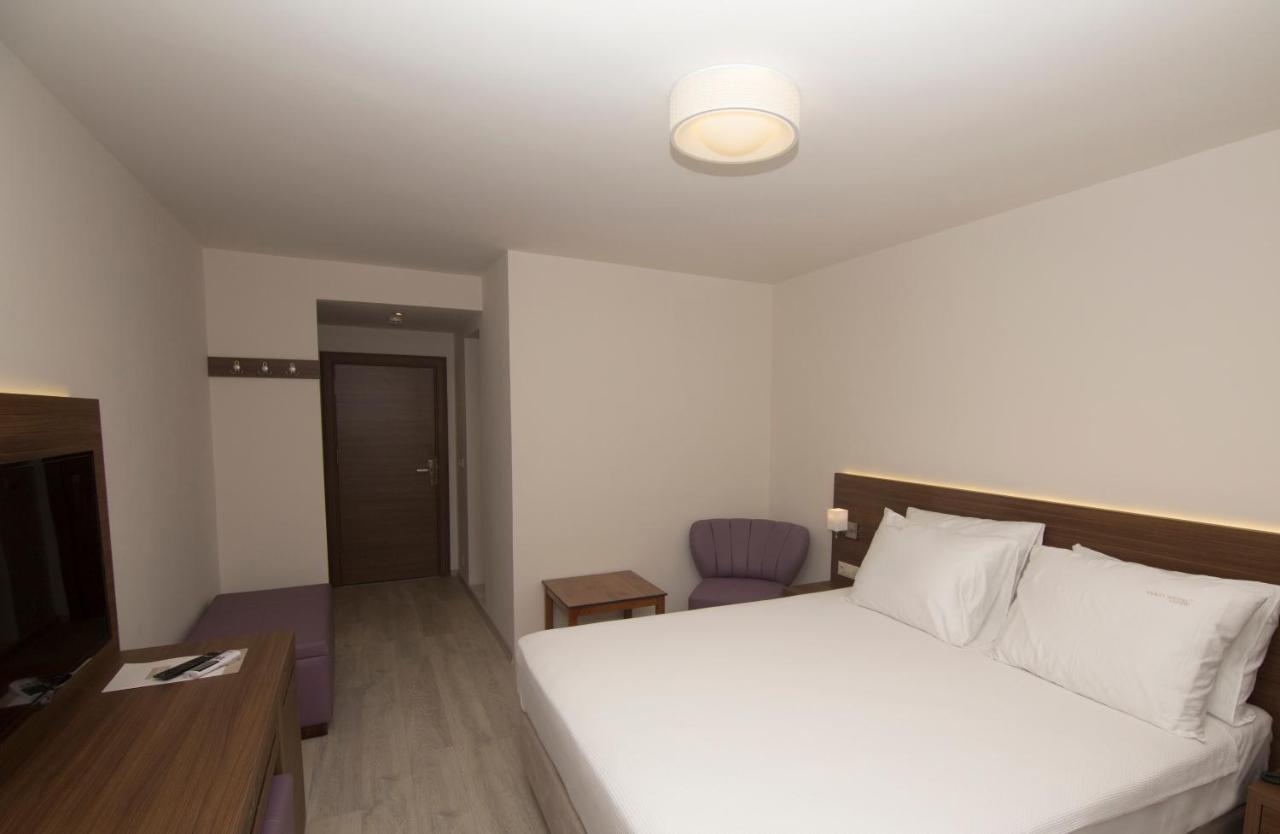 Neopol Hotel Кушадасъ Екстериор снимка